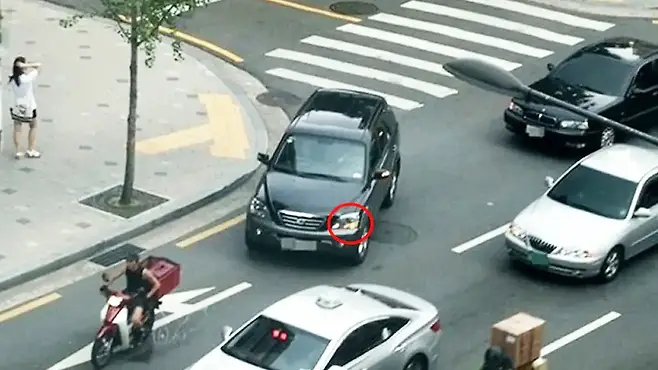우회전 시 정지선과 보행자 확인