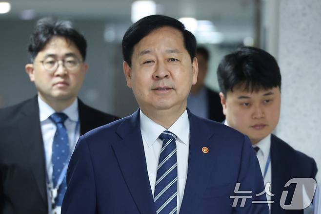 구윤철 부총리 겸 재정경제부 장관이 30일 서울 여의도 국회 의원회관에서 열린 세제개편안 논의를 위한 비공개 당정 간담회에서 참석하고 있다. 2026.7.30 ⓒ 뉴스1 신웅수 기자