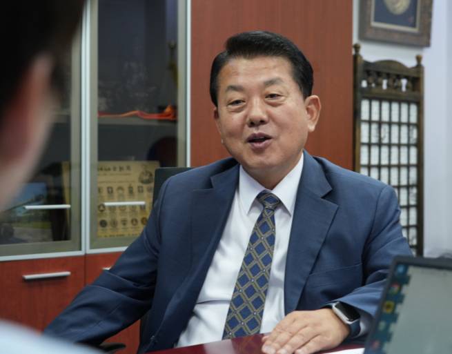 김병주 더불어민주당 의원(재선·경기 남양주시을)이 최근 서울 여의도 국회 의원회관에서 '동행미디어 시대'와 인터뷰하고 있는 모습. / 사진=김병주 의원실