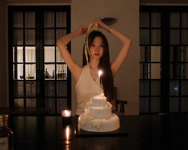 Davichi member Kang Min-kyung shared photos on his social media of his 36th birthday party with Lee Hae-ri. Kang Min-kyung celebrated his birthday in a warm and friendly atmosphere, spending affectionate time with Lee Hae-ri.In the released photos, Kang Min-kyung is seen smiling brightly in front of a cake, while Lee Hae-ri playfully ties a ribbon in Kang Min-kyungs hair, revealing their deep friendship. Along with the photos, Kang Min-kyung shared his thoughts on spending a warm birthday with his partner.Previously, Kang Min-kyung was embroiled in marriage rumors following a YouTube video in which he was seen accompanied by an acquaintance. In response, Kang Min-kyung dismissed the controversy by personally clarifying that the person in question was his chief manager, with whom he has worked for over 10 years.