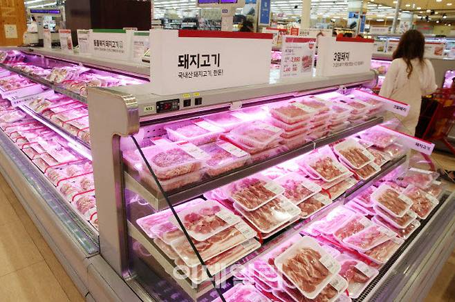 서울의 한 대형마트에 진열된 돼지고기.(사진=김태형 기자)