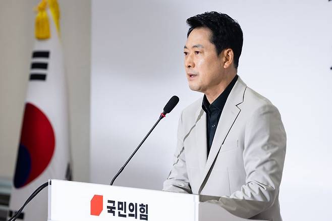 장동혁 국민의힘 대표가 4일 서울 여의도 국회에서 형사소송법 국무회의 의결 및 부동산 세제개편 등 현안 관련 기자회견을 하고 있다. 뉴스1