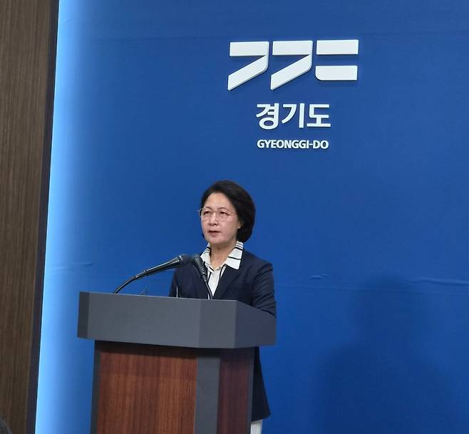 5일 추미애 경기지사가 경기도청에서 기자회견을 열고 경기도의 재정 상황을 설명하고 있다. 김기웅 기자 woong@kihoilbo.co.kr