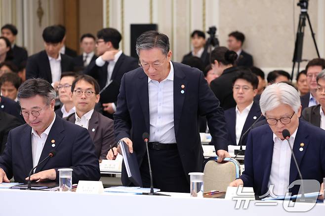 정성호 법무부 장관이 5일 청와대 영빈관에서 열린 행정안전부, 법무부, 국무조정실, 법제처, 인사혁신처 2차 업무보고에 참석하고 있다. (청와대통신사진기자단) 2026.8.5 ⓒ 뉴스1 허경 기자