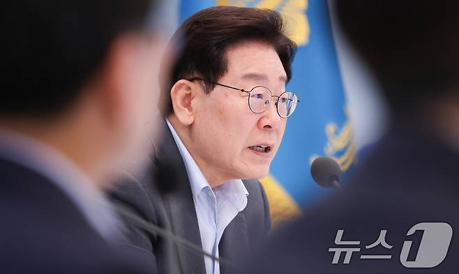 이재명 대통령이 5일 청와대 영빈관에서 열린 행정안전부, 법무부, 국무조정실, 법제처, 인사혁신처 2차 업무보고에서 발언을 하고 있다. (청와대통신사진기자단) 2026.8.5 ⓒ 뉴스1 허경 기자