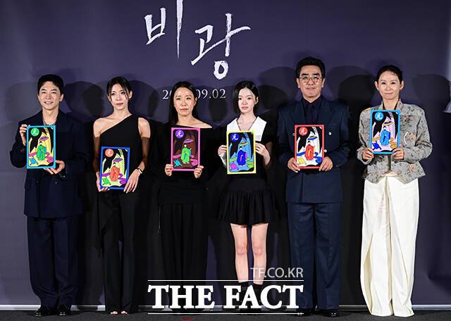 배우 김영민, 하지원, 이지원 감독, 배우 김시아, 류승룡, 김선영(온쪽부터)이 뭉친 영화 '비광'은 오는 9월 2일 개봉한다. /남윤호 기자