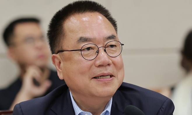 6월18일 국회에서 열린 제9회 전국동시지방선거 투표용지 부족 사태 등 국민 참정권 침해 진상규명 및 선거관리 개혁을 위한 국정조사 특별위원회 제1차 전체회의에서 야당 간사인 국민의힘 서범수 의원이 인사말하고 있다. 연합뉴스