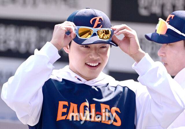 2026년 3월 29일 오후 대전 한화생명볼파크에서 열린 ‘2026 신한 SOL KBO리그' 키움 히어로즈와 한화 이글스의 경기한화 문동주가 환하게 웃고 있다.