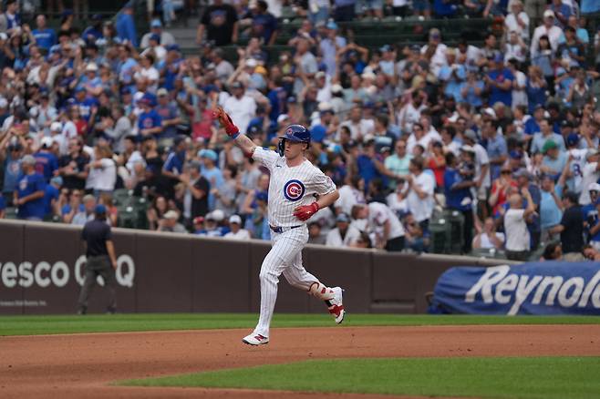 Aug 5, 2026; Chicago, Illinois, USA; Chicago Cubs center fielder Pete Crow-Armstrong (4) runs the bases after hitting a two-run home run against the Los Angeles Dodgers during the fourth inning at Wrigley Field. Mandatory Credit: David Banks-Imagn Images        <저작권자(c) 연합뉴스, 무단 전재-재배포, AI 학습 및 활용 금지>