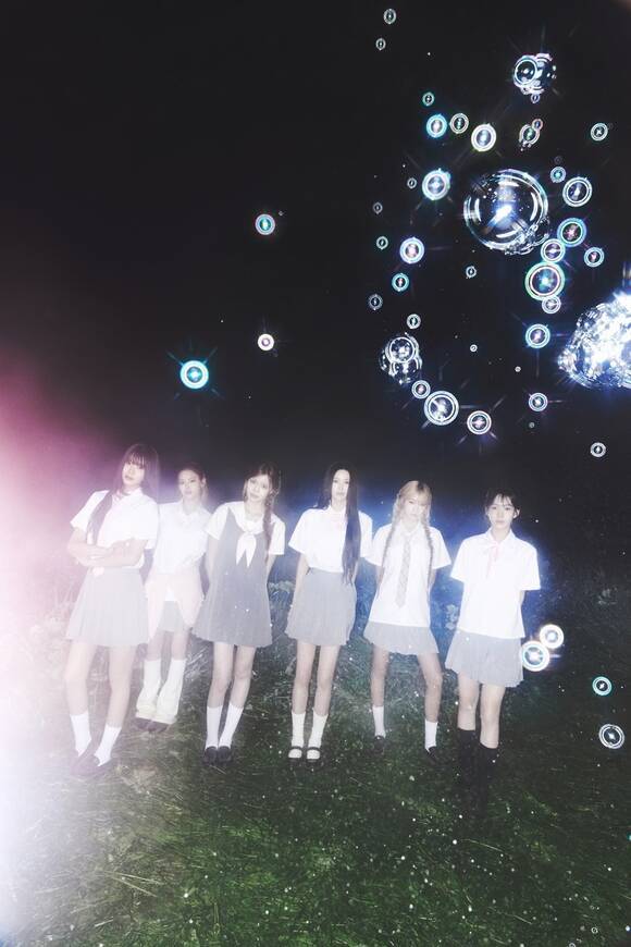 The group izna has begun preparations for full-scale activities by releasing group and individual concept photos for their Japanese debut album, HANDLE WITH CARE. This album is garnering anticipation from fans as it captures an attitude of cherishing oneself.In the released photos, the izna members exude innocent charm while sporting schoolgirl looks against the backdrop of a refreshing summer day. Additionally, shots capturing the atmosphere of a summer night create a dreamy vibe, piquing curiosity about the albums concept.The album includes a total of five tracks, including the title track DUMB HOT!, HEADACHE, and Japanese versions of existing songs. izna is scheduled to pre-release the title track on August 7th, followed by the official release of the mini-album on September 2nd.