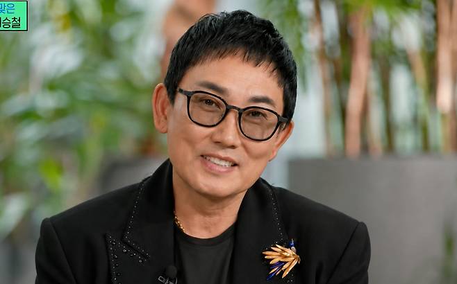 이승철이 운동과 식단, 비만 치료제의 도움으로 체중을 감량한 뒤 2년째 유지 중이라고 밝혔다. tvN ‘유 퀴즈‘ 화면