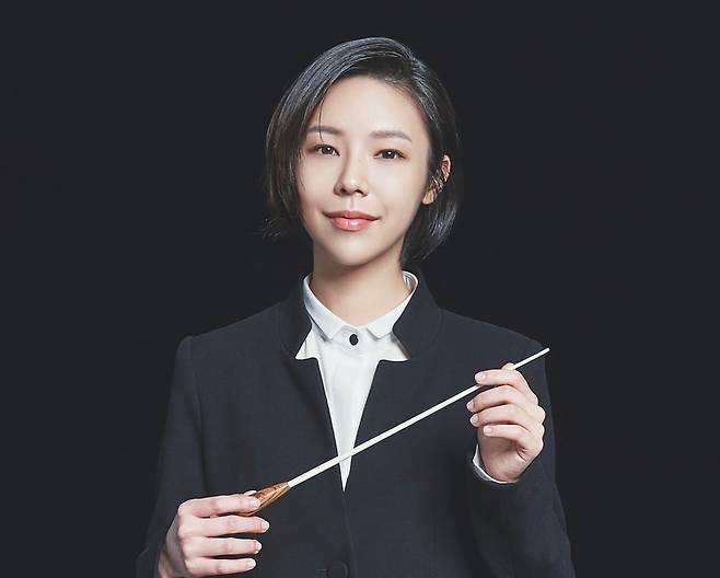 지휘자 진솔. /사진출처. 플래직