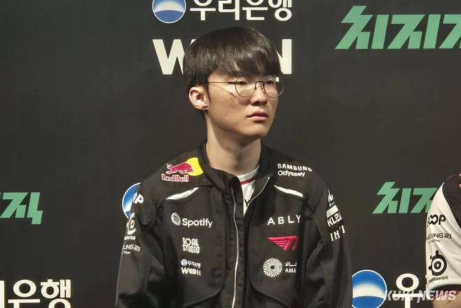 ‘페이커’ 이상혁이 6일 오후 7시 서울 종로구 치지직 롤파크에서 열린 ‘2026 LCK’ 정규시즌 3라운드 디플러스 기아와의 경기를 마친 뒤 기자회견에 임하고 있다. 김영건 기자
