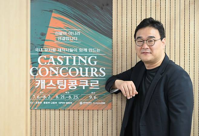 한승원 한국뮤지컬제작사협회 회장이 최근 서울 대학로에서 국민일보와 인터뷰를 하고 있다. 한 회장은 “뮤지컬 제작사는 무대를 직접 기획 및 제작하고 리스크를 짊어지는 ‘플레이어’인 동시에, 배우·스태프·투자자·관객이 모여 작품을 완성하도록 판을 깔아주는 ‘플랫폼’ 역할을 수행한다. 따라서 지원 정책에 제작사들의 목소리가 반영되어야 한다”고 주장했다.  권현구 기자