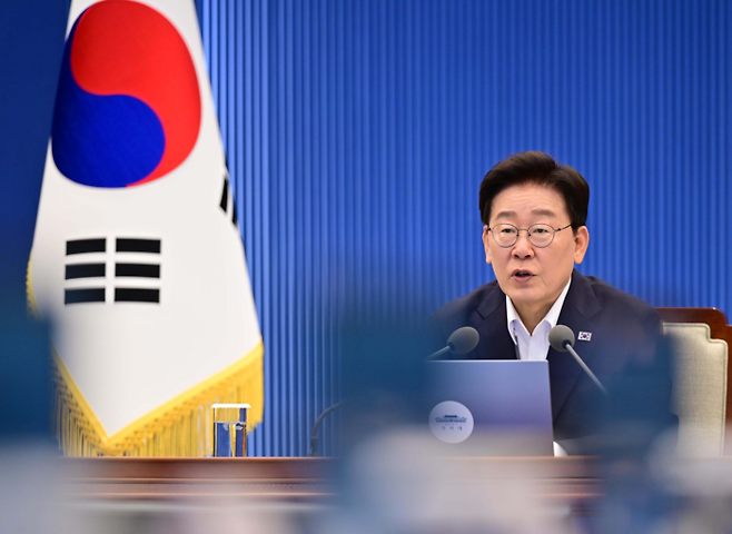 이재명 대통령이 6일 청와대에서 열린 수석보좌관회의에서 발언하고 있다. [청와대사진기자단]