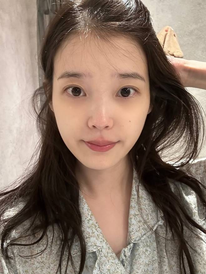 아이유 SNS
