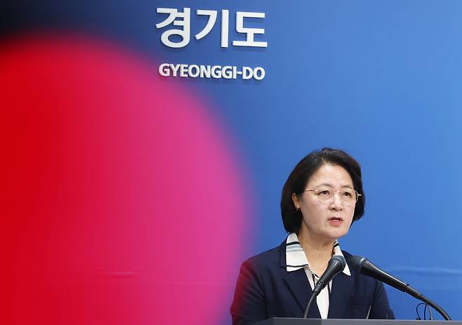 추미애 경기도지사가 8월 5일 경기도 수원시 경기도청에서 ‘경기도 재정 비상 상황’ 선언 기자회견을 하고 있다. /연합