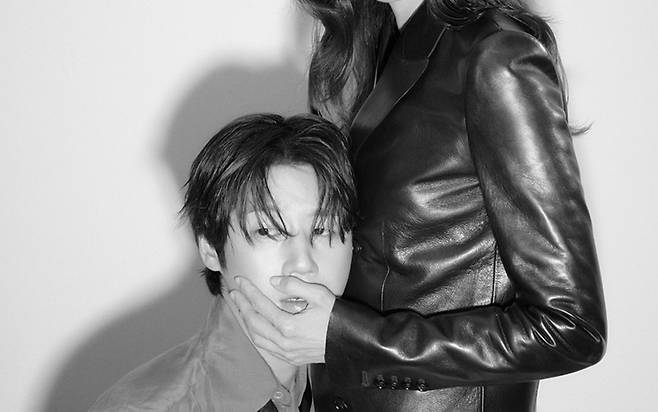 Actor Gong Hyo-jin posted a pictorial on his social media featuring Jung Jun Park, who has recently been at the center of controversy due to his attitude, expressing his unwavering support. The two are currently working together as a married couple in the MBC drama *Married Woman Killer*.Gong Hyo-jin posted several photos from the pictorial with Jung Jun Park without any specific explanation. Previously, Jung Jun Park sparked controversy for his overly passive attitude while appearing on the MBC variety show *Hangout with Yoo*.