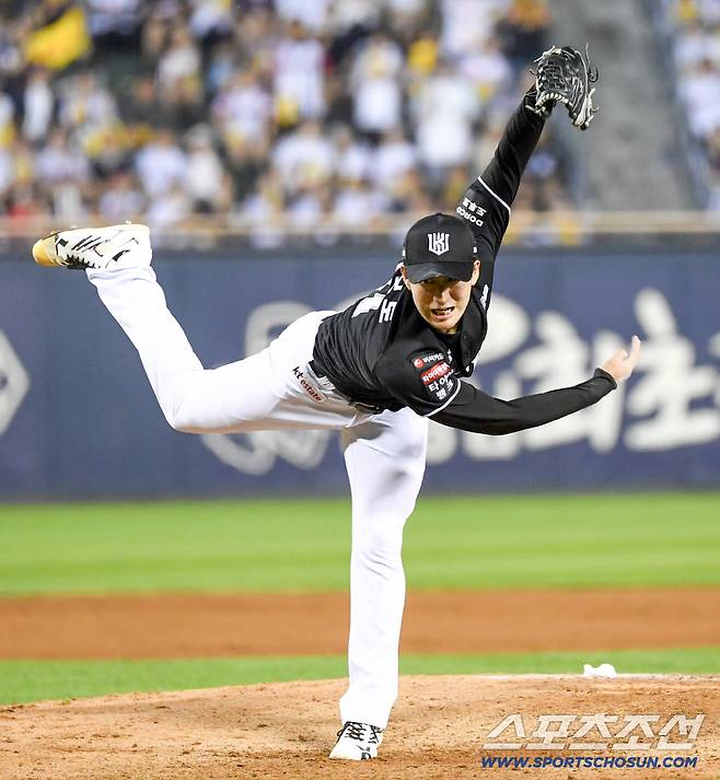 17일 잠실구장에서 열린 LG와 KT의 경기. KT 스기모토가 역투하고 있다. 잠실=박재만 기자 pjm@sportschosun.com/2026.07.17/