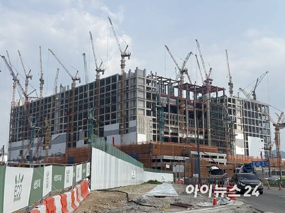 SK하이닉스 용인 반도체 클러스터 1기 팹 공사가 진행 중인 모습. [사진=권서아 기자]