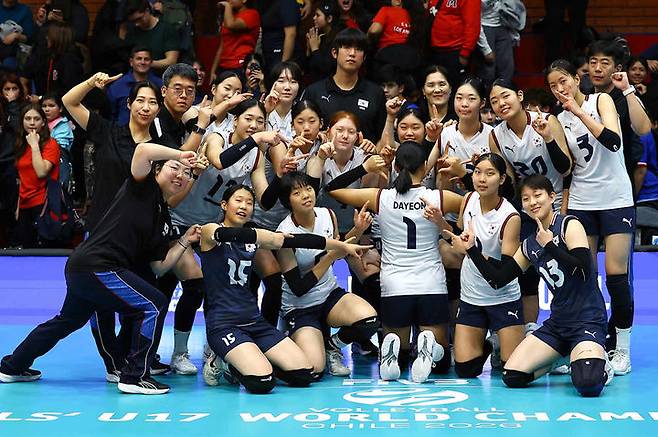 [서울=뉴시스] 세계선수권대회에서 푸에르토리코를 3-1로 꺾은 17세 이하 여자 배구 대표팀 (사진=국제배구연맹 제공) 2026.08.07. *재판매 및 DB 금지
