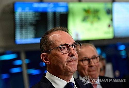 5일 라이프치히-할레 공항을 방문한 알렉산더 도브린트 독일 내무장관 [AFP 연합뉴스. 재판매 및 DB 금지]