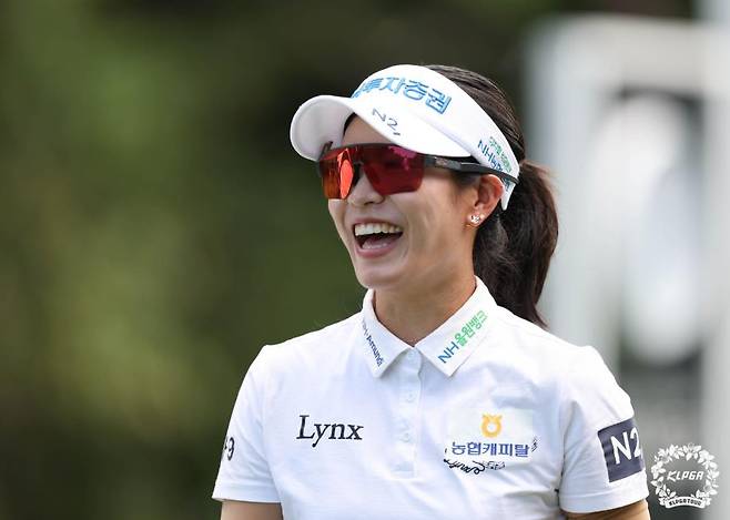 제주삼다수 마스터스 2라운드에서 공동 2위로 도약한 박민지. KLPGA 제공