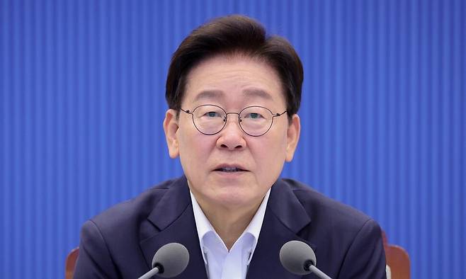 이재명 대통령이 8월6일 청와대에서 열린 수석·보좌관회의에서 발언하고 있다. 연합뉴스