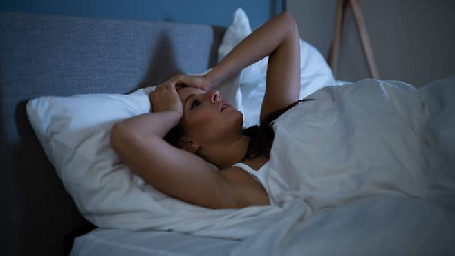 부족한 수면 시간을 보충하기 위해 주말에 잠을 몰아 자더라도 수면 부채(Sleep debt)가 해결되진 않는다. 사진=게티이미지뱅크