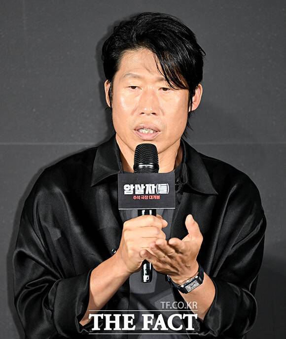 배우 유해진이 10일 오전 CGV용산아이파크몰에서 진행된 영화 '암살자(들)'의 제작보고회에 참석해 "우리 영화로 극장에 더 혈색이 돌길 바란다"고 말했다. /박상민 기자