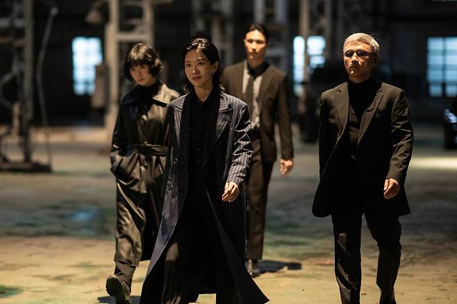'킬러들의 쇼핑몰2'에서 글로벌 범죄 조직 '바빌론'의 동아시아 지부장 '쿠사나기' 역을 맡은 배우 정윤하.