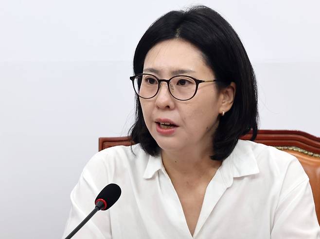 손은정 뉴홈 비상대책위원회 홍보국장이 10일 오전 서울 여의도 국회에서 열린 최고위원회의 전 발언하고 있다. /사진=뉴스1