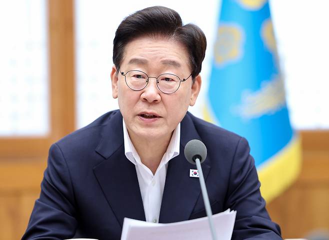 이재명 대통령이 10일 청와대에서 열린 3대 메가프로젝트 민관합동 제2차 점검회의에서 발언하고 있다. 청와대사진기자단