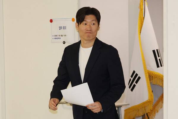 ▲ 차기 대한축구협회장 선거인단이 기존 200명 이내에서 2만 명 이상으로 대폭 확대될 전망이다. 박지성 K-축구 혁신위원회 공동위원장은 외부 반발에도 개혁 기조를 흔들림 없이 이어가겠다는 뜻을 분명히 했다. ⓒ 연합뉴스