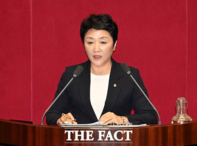 전진숙 더불어민주당 의원(사진)은 11일 정청래 당대표 후보 측이 '전화방을 활용해 김민석 후보 불법 선거운동을 했다'며 자신을 형사 고발하겠다고 밝힌 데 대해 "악의적 프레임이자 명백한 음해"라고 반박했다. /배정한 기자