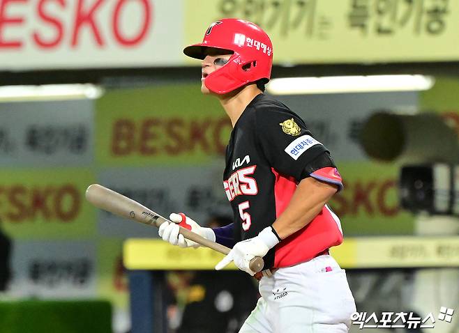 29일 오후 대구삼성라이온즈파크에서 열린 '2026 신한 SOL Bank KBO리그' KIA 타이거즈와 삼성 라이온즈의 경기, 8회초 2사 1,2루 KIA 김도영이 스리런 홈런을 날리고 있다. 엑스포츠뉴스 DB