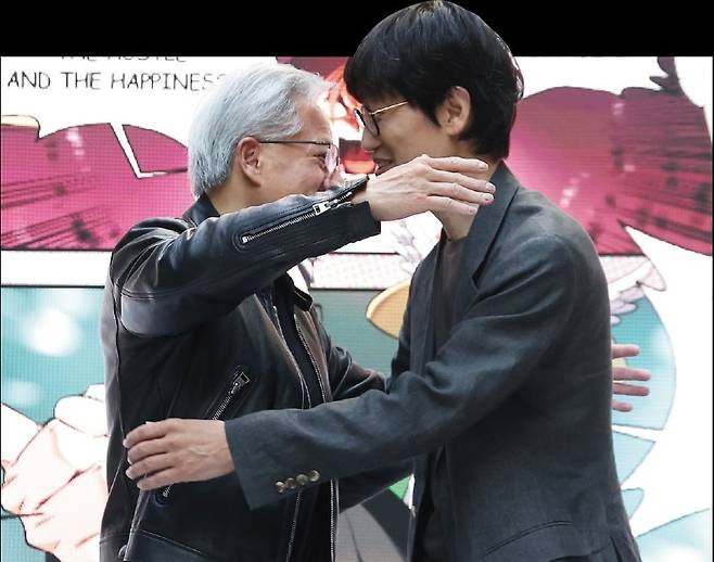 젠슨 황 엔비디아 CEO(왼쪽)가 지난 6월 8일 경기도 성남시 네이버 1784 사옥을 방문해 이해진 네이버 의장과 인사하고 있다. 사진=연합뉴스
