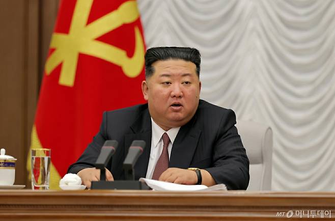 (평양 노동신문=뉴스1) = 북한 노동당 기관지 노동신문은 10일 김정은 당 총비서가 전날인 9일 당 중앙군사위원회 제1차 확대회의를 지도했다고 보도했다. 이 자리에서 김 총비서는 핵무력을 질량적으로 확대·강화하고 군사기지들을 표준화·전문화·현대화하기 위한 계획을 지시했다고 신문은 전했다.    [국내에서만 사용가능. 재배포 금지. DB 금지. For Use Only in the Republic of Korea. Redistribution Prohibited]  rodongphoto@news1.kr  Copyright (C) 뉴스1. All rights reserved. 무단 전재 및 재배포,  AI학습 이용 금지. /사진=(평양 노동신문=뉴스1)
