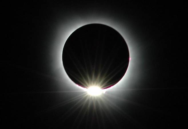 [서울=뉴시스] 한국천문연구원은 8일 오후 1시53분(한국 시간 9일 오전 3시53분)께 아칸소주 말번에서 찍은 개기일식 사진 등을 9일 공개했다. (사진=한국천문연구원 제공) 2024.04.09. *재판매 및 DB 금지