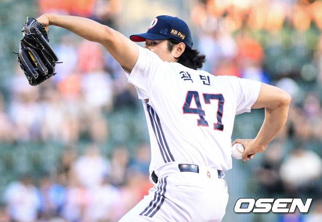 [OSEN=잠실, 조은정 기자]11일 서울 잠실야구장에서 2026 신한 SOL KBO리그 두산 베어스와 한화 이글스의 경기가 열렸다.이날 두산은 곽빈, 한화는 왕옌청을 선발로 내세웠다. 1회초 두산 곽빈이 역투하고 있다. 2026.08.11 /cej@osen.co.kr