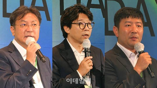 13일 서울드래곤시티에서 열린 네이버클라우드 공공AX 전략 세미나에서 정수환 기술지원 총괄, 경성민 제품전략 총괄, 강민석 공공사업 총괄(왼쪽부터)이 발표를 하고 있다. (사진=한광범 기자)