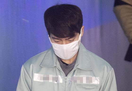 선고공판 출석하는 손승원씨   (서울=연합뉴스) 윤동진 기자 = 음주운전 처벌 수위를 강화한 '윤창호법'을 적용받아 기소된 뮤지컬 배우 손승원씨가 11일 오전 서초구 서울중앙지법에서 열린 1심 선고공판에 출석하기 위해 호송차에 내려 법정으로 향하고 있다. 2019.4.11   mon@yna.co.kr (끝)  〈저작권자(c) 연합뉴스, 무단 전재-재배포 금지〉