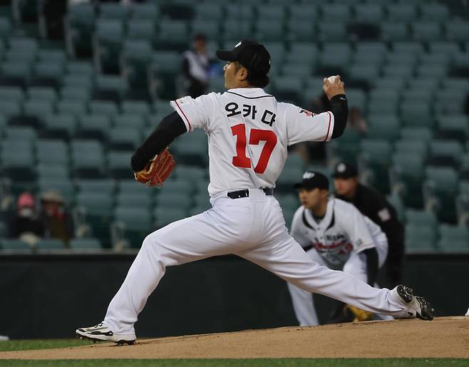 울산 오카다가 20일 울산 문수야구장에서 열린 2026 KBO 퓨처스리그 롯데전에 선발 등판해 힘차게 공을 뿌리고 있다. 사진 | 울산=연합뉴스