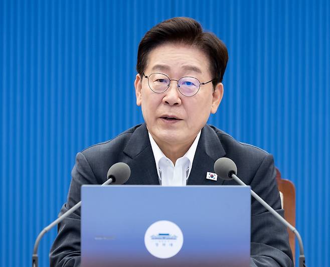 이재명 대통령이 13일 청와대에서 열린 수석보좌관회의에서 발언하고 있다. [연합뉴스]