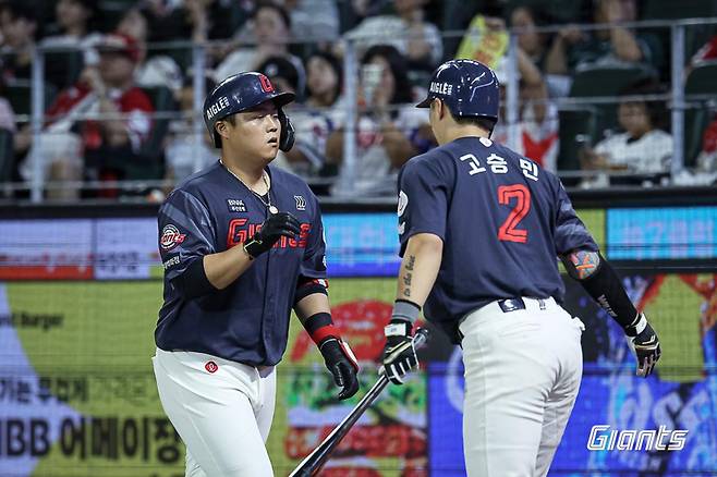 출처:롯데 자이언츠 / 롯데 한동희(왼쪽)와 고승민