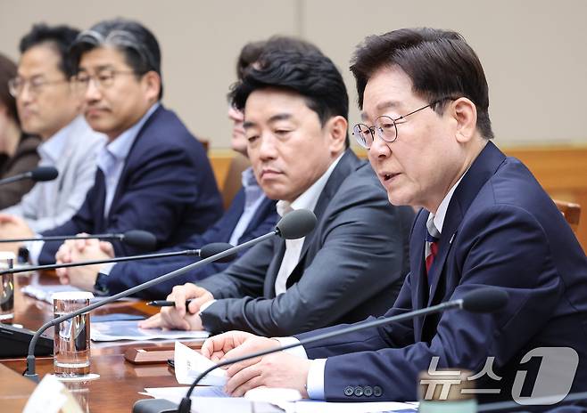 이재명 대통령이 14일 청와대에서 열린 청년정책 대전환을 위한 청년정책 전문가 간담회에서 발언하고 있다. (청와대통신사진기자단) 2026.8.14 ⓒ 뉴스1 이재명 기자