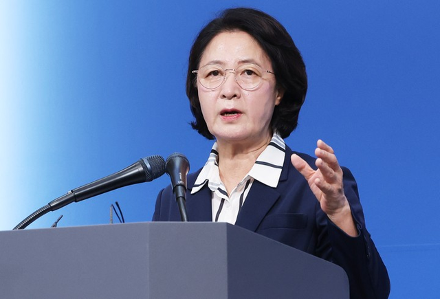 추미애 경기도지사가 5일 경기도 수원시 경기도청에서 ‘경기도 재정 비상 상황’ 선언 기자회견을 하고 있다. [수원=연합뉴스]
