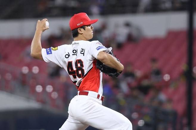 ▲ 연투에 걸려 13일 경기에 출전하지 못한 이의리는 자신의 현재 KIA 불펜에서 얼마나 큰 비중을 차지하고 있는지를 본의 아니게 보여줬다 ⓒKIA타이거즈