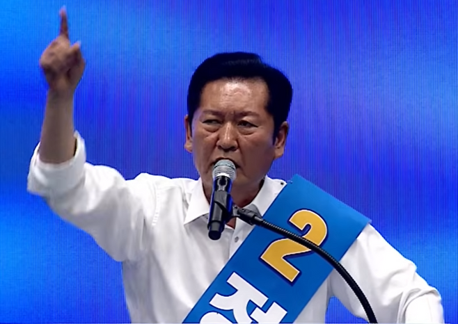 더불어민주당 정청래 당 대표 후보가 15일 합동연설회에서 호남의 사위임을 강조하고 있다. /사진제공=유튜브 델리민주 화면 갈무리