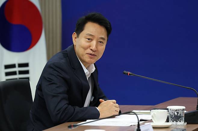 오세훈 서울시장이 14일 서울 종로구 대한민국시도지사협의회에서 열린 제61차 대한민국시도지사협의회 정기총회에서 인사말을 하고 있다. 연합뉴스